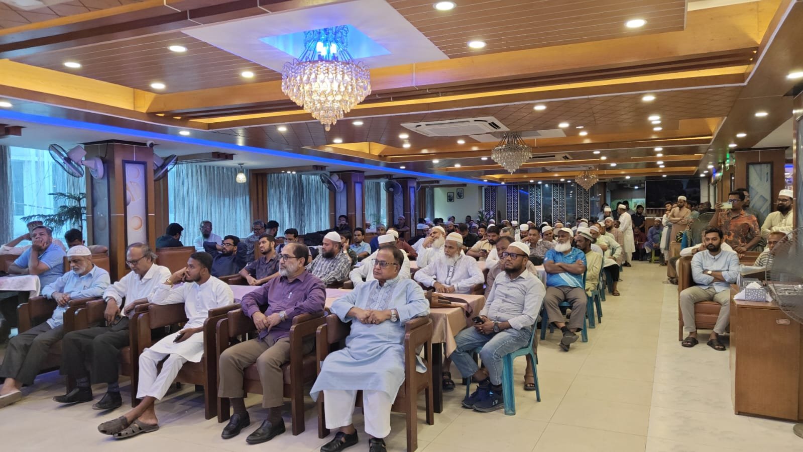 গণ ভোটের রায় বাস্তবায়নের দাবিতে ১১ দলীয় ঐক্য নারায়গঞ্জ মহানগরী কর্তৃক আয়োজিত সেমিনার ও জুলাই গণ অভ্যূথানে আহত সাংবাদিকদের সম্মাননা স্মারক প্রদান
